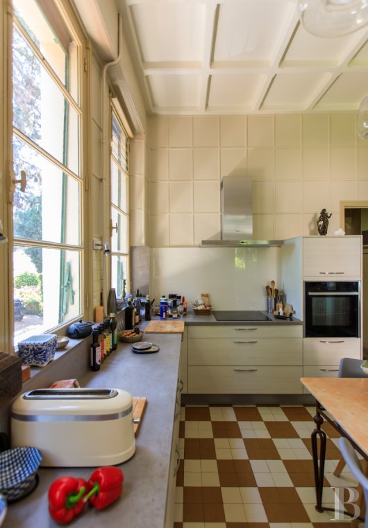 En Saône-et-Loire, à Mâcon, une villa et son jardin entièrement de style Art déco - photo  n°15